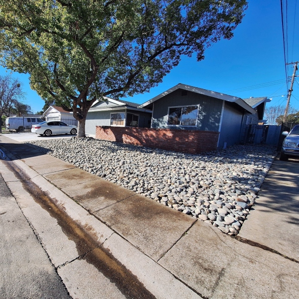 Outdoor kitchen with stone veneer and grill