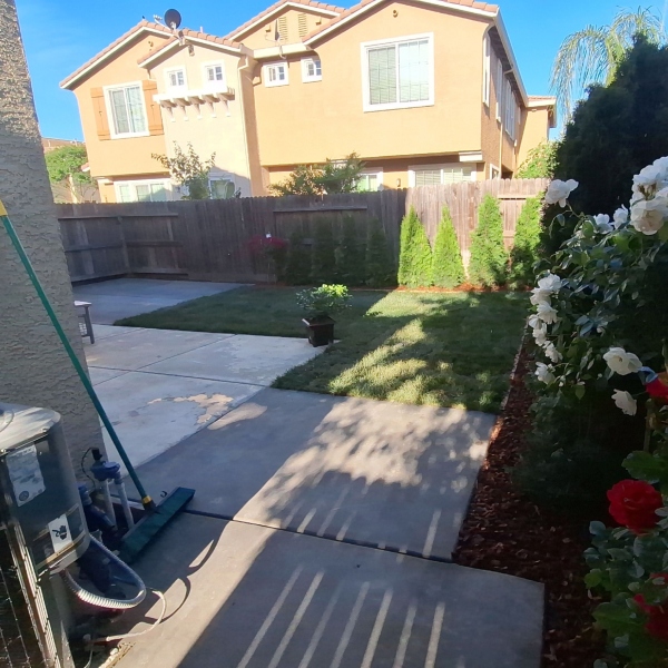 Seating wall made of natural stone